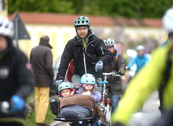 Kindertransport mit dem Rad im Winter