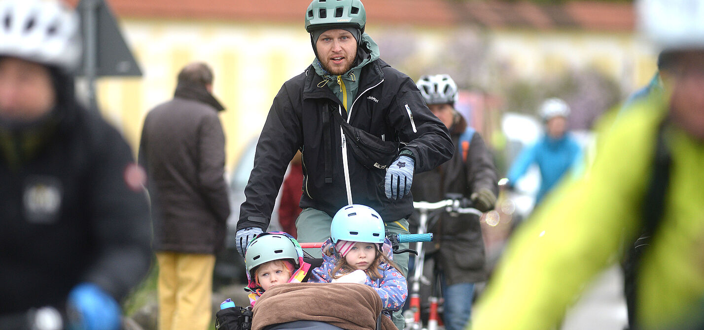 Kindertransport mit dem Rad im Winter