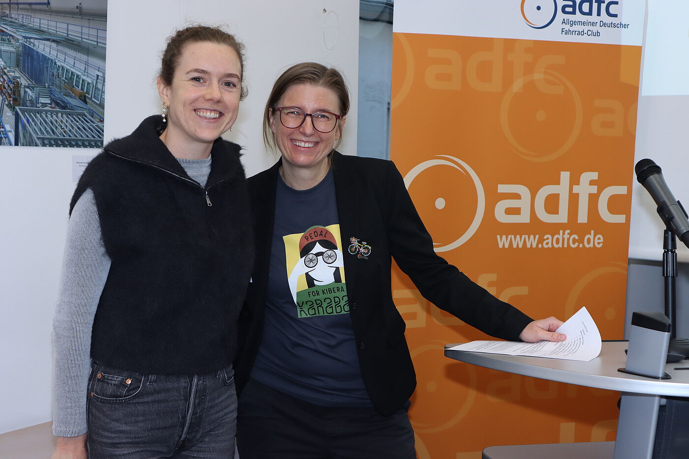 V.l.n.r.: Nienke Buters und die ADFC-Vorsitzende Eva Mahling V.l.n.r.: Nienke Buters und die ADFC-Vorsitzende Eva Mahling