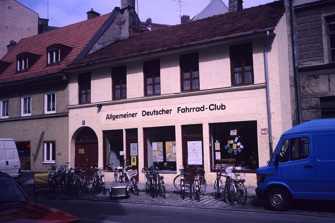 Erste Landesgeschäftsstelle des ADFC Bayern zusammen mit dem ADFC München in der Steinstraße 