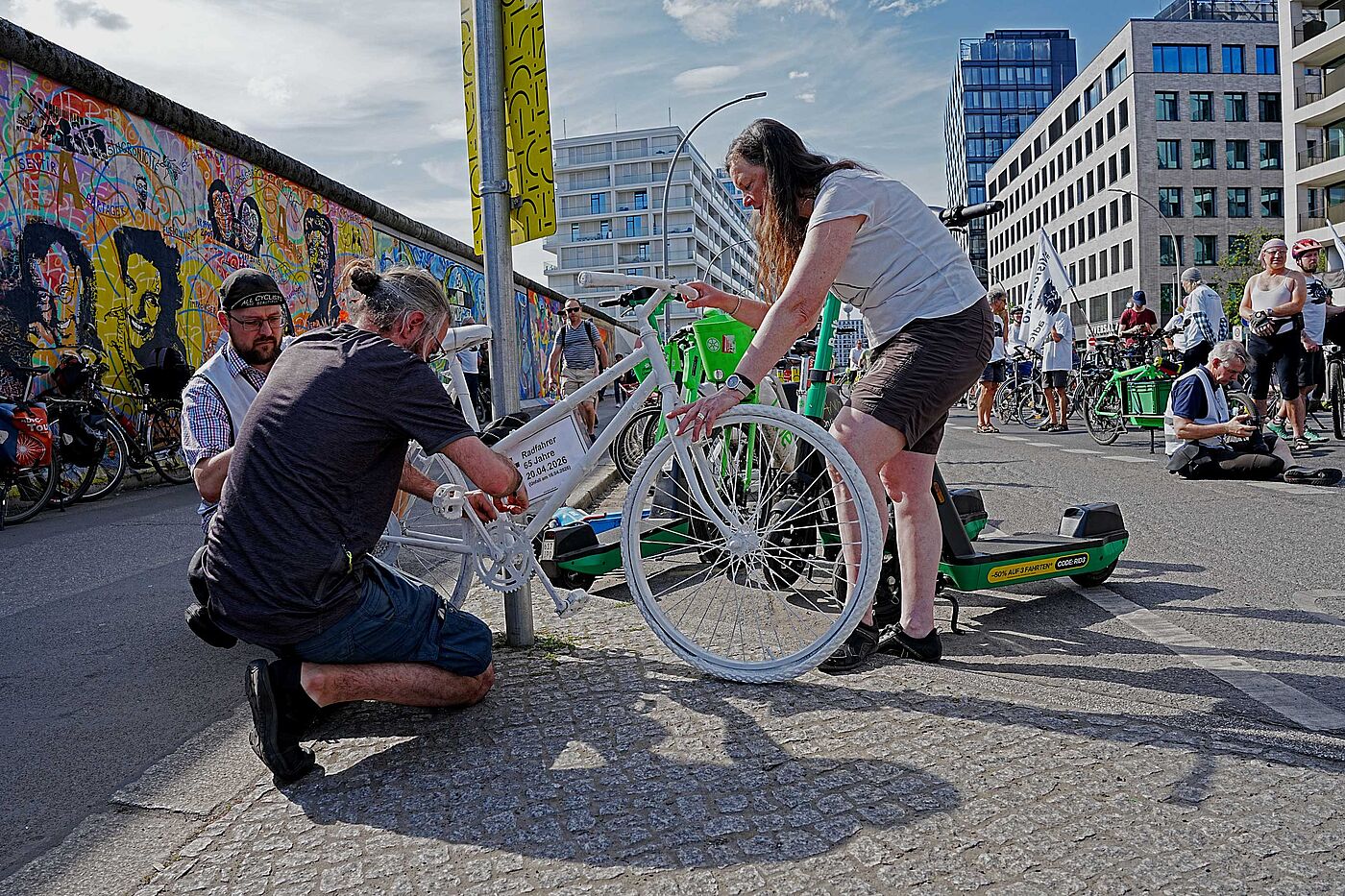 Geisterrad_2026-05-03_ChristophDuerschlag75.jpg Geisterrad-Aufstellung am Unfallort in Friedrichshain