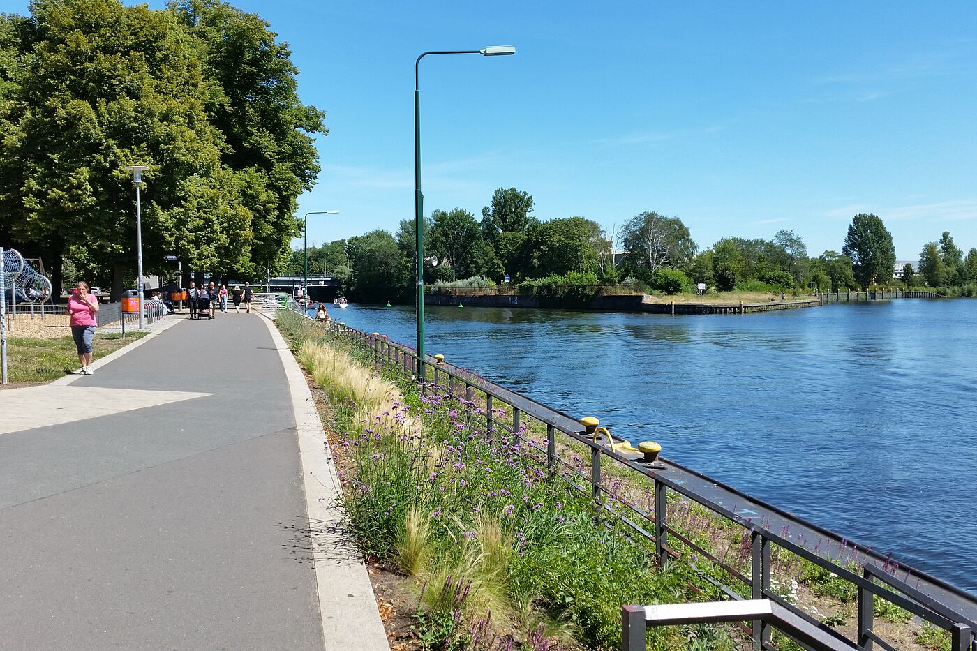 1 Sternbergpromenade östlich der Spandauer Altstadt.