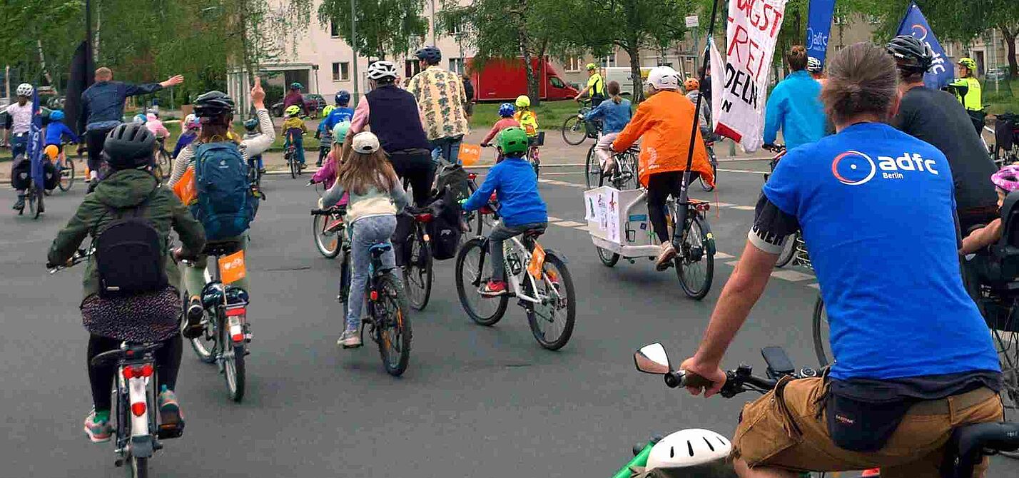 KidicalMass in Berlin Mitte KidicalMass Demo in Berlin Mitte