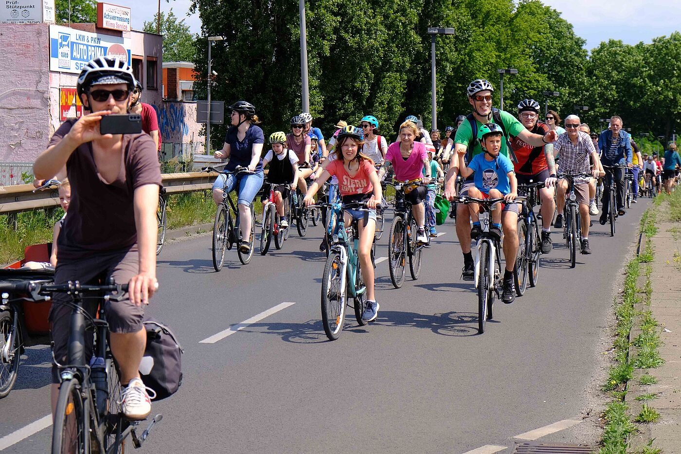 Die ADFC-Sternfahrt fährt auf die A100 Die ADFC-Sternfahrt fährt auf die A100