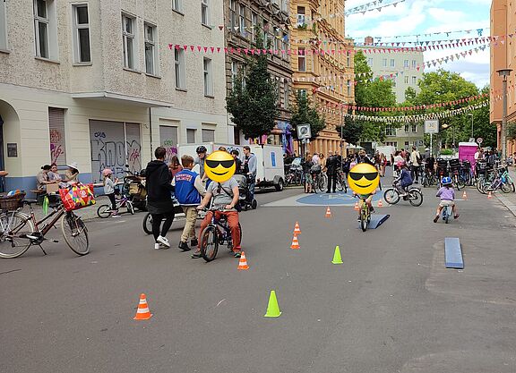 Kinder-Fahrrad-Parcours auf der Choriner Straße Kinder-Fahrrad-Parcours auf der Choriner Straße