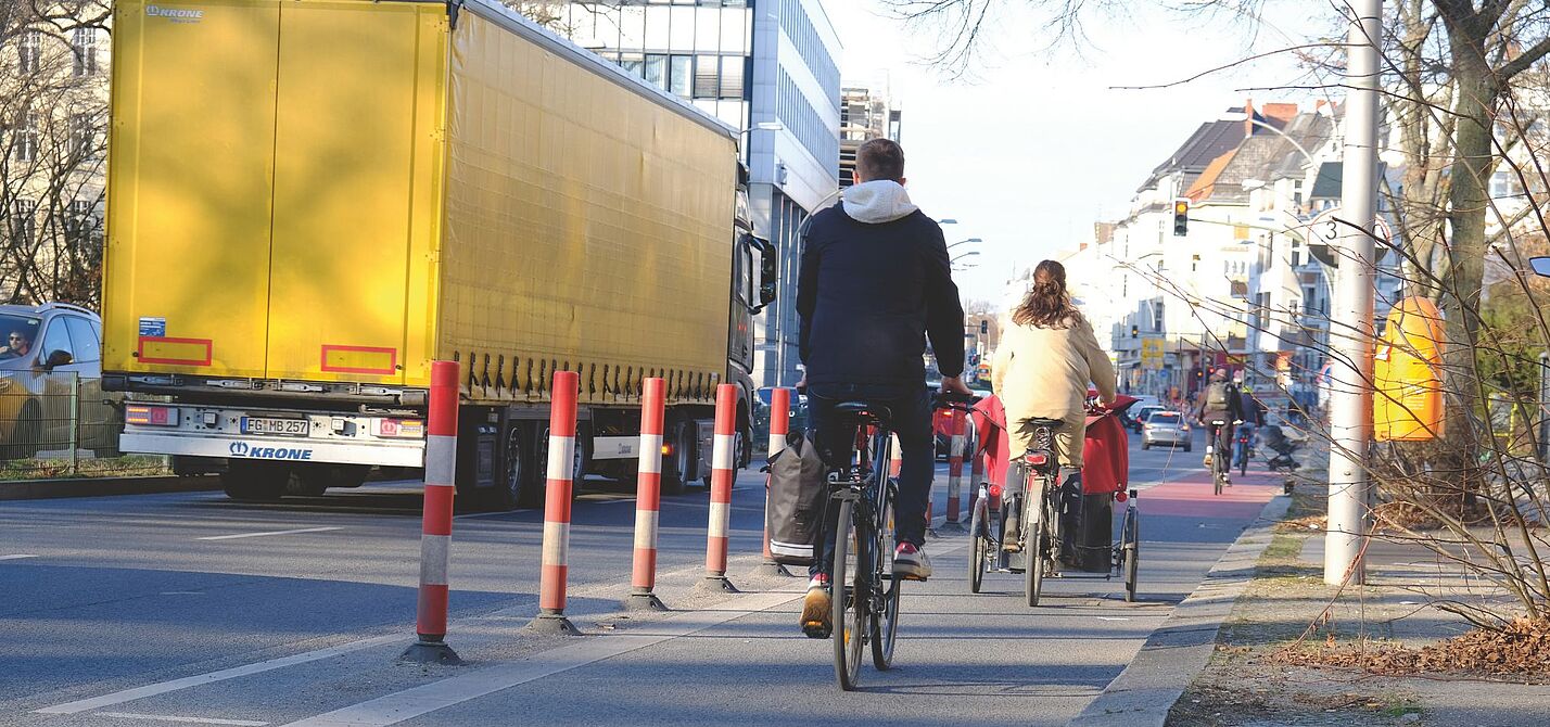 Endlich! Der geschützte Radweg auf dem Tempelhofer Damm wurde 2022 fertig.