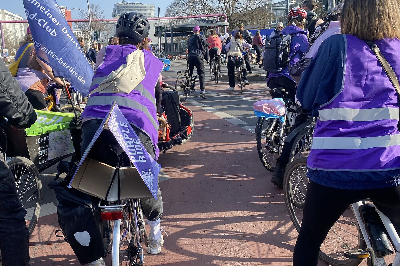 Ordner:innen beim Purple Ride Berlin 
