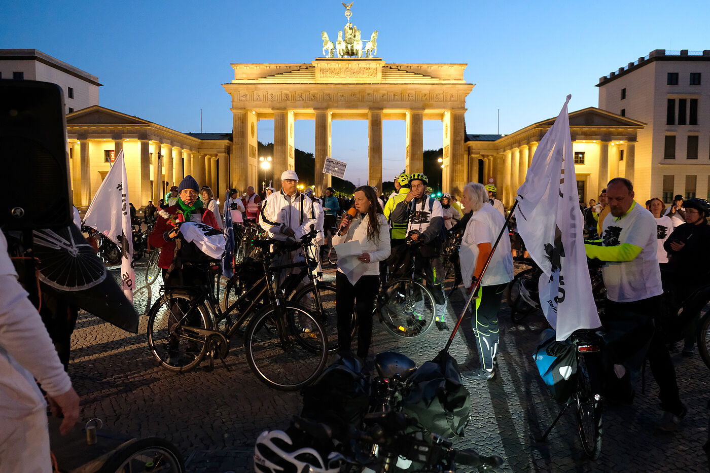 Ride of Silence 2023 Demonstrierende des Ride of Silence vor dem Brandenburger Tor