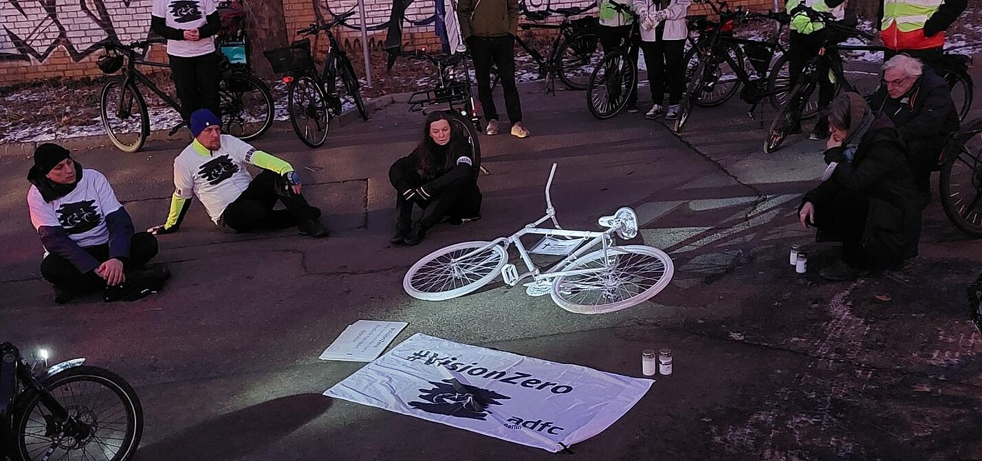 Mahnwache für verstorbenen Radfahrer in Weißensee Mahnwache für verstorbenen Radfahrer in Weißensee