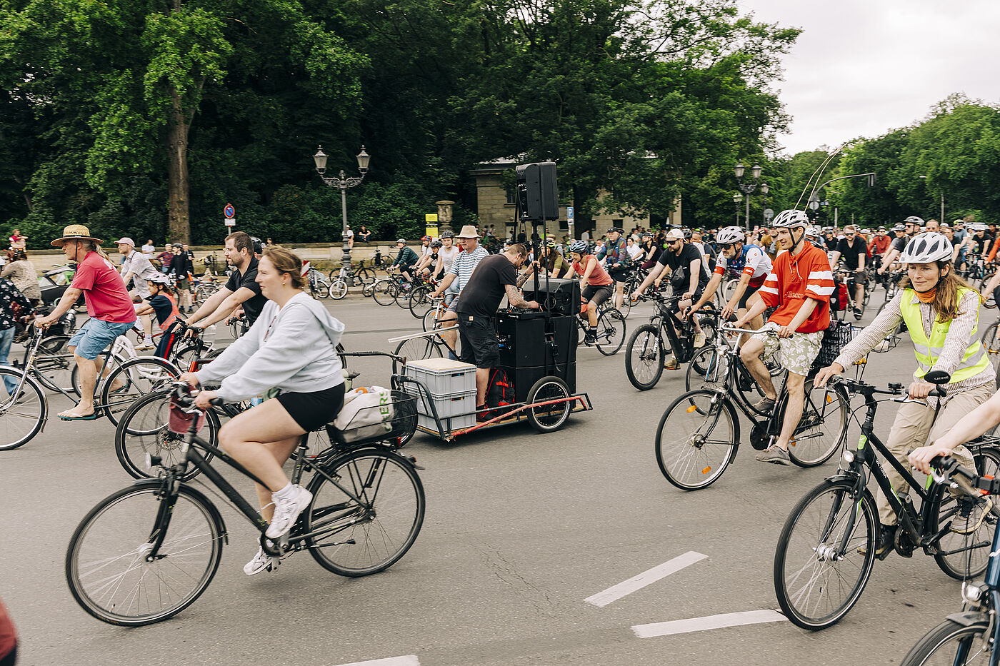 Sternfahrt 2026 DJ auf Anhänger