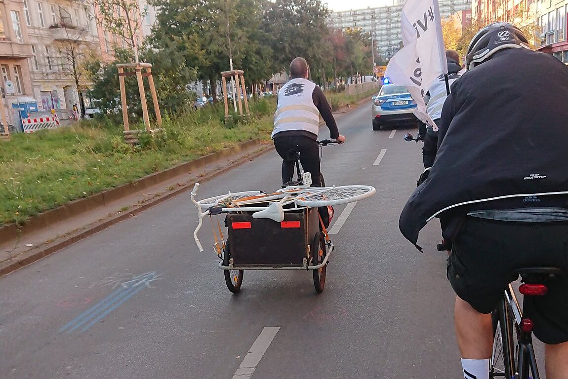 VisionZero-Demo zur Geisterrad-Aufstellung in Wilmersdorf VisionZero-Demo zur Geisterrad-Aufstellung in Wilmersdorf