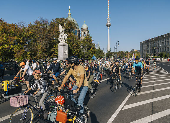 Bei der ADFC-Kreisfahrt umrunden wir das Berliner Zentrum ADFC | Kreisfahrt 2024 am 21. September 2024