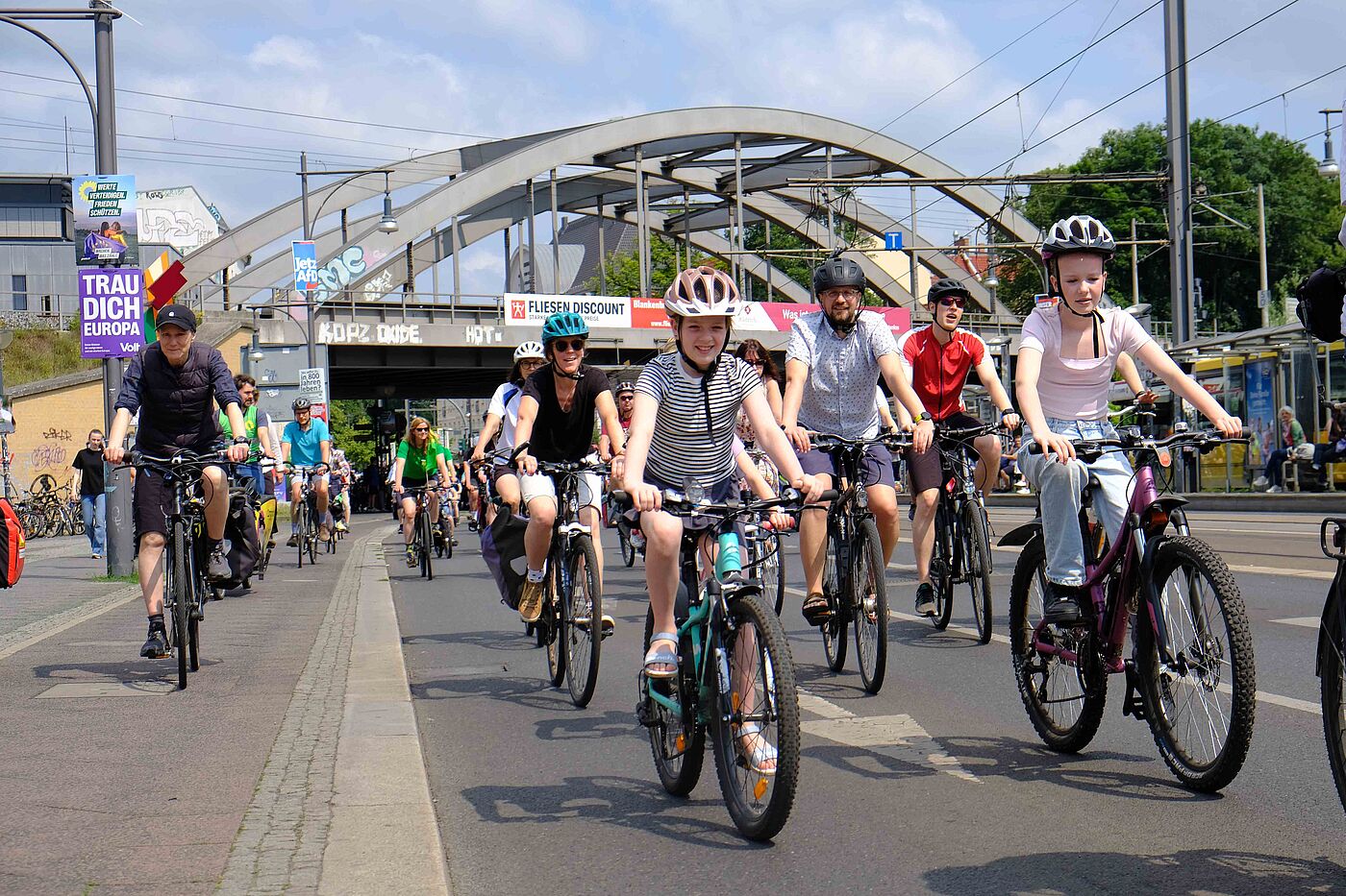 Auf den innerstädtischen Routen sind viele Eltern mit ihren Kindern bei der Sternfahrt dabei. Für Grundschulkinder gibt's spezielle Kinderrouten. Auf den innerstädtischen Routen sind viele Eltern mit ihren Kindern bei der Sternfahrt dabei. Für Grundschulkinder gibt's spezielle Kinderrouten.