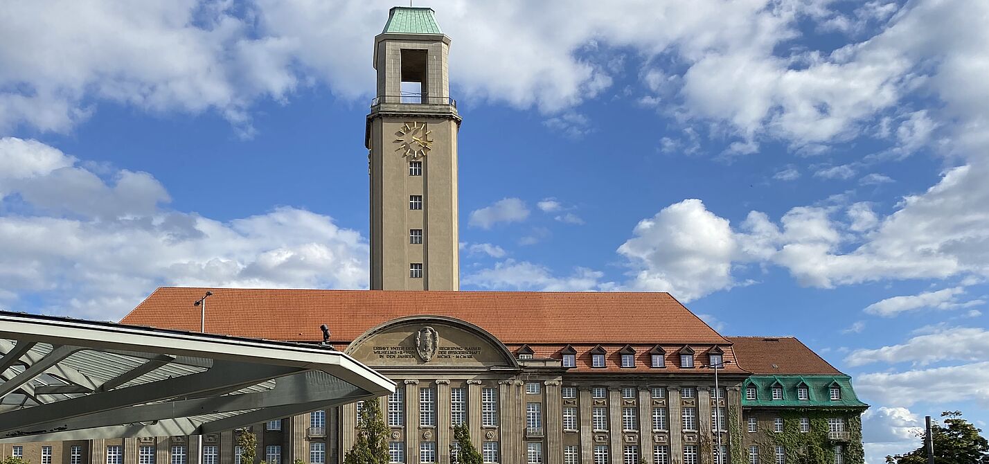 ADFC Kieztour vor dem Rathaus Spandau ADFC Kieztour vor dem Rathaus Spandau