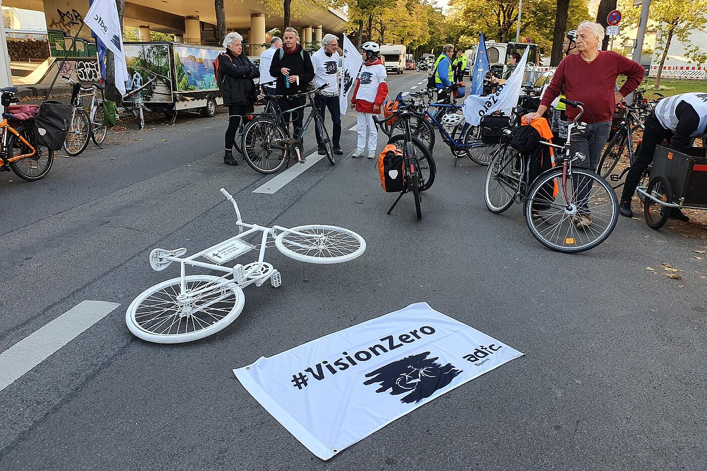 Mahnwache für getöteten Radfahrer in Wilmersdorf Mahnwache für getöteten Radfahrer in Wilmersdorf
