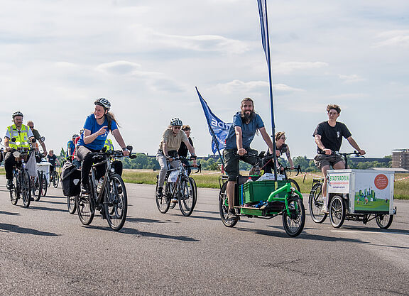 Stadtradeln-Auftakt 2022 auf dem Tempelhofer Feld Der ADFC ist als Partner beim Stadtradeln-Auftakt dabei.