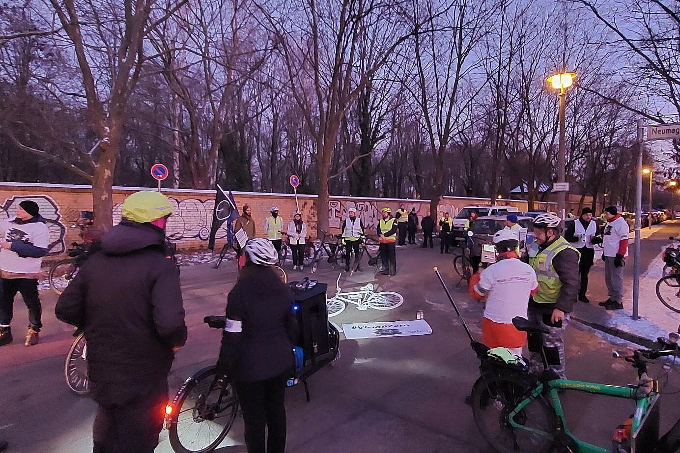 Mahnwache für verstorbenen Radfahrer in Weißensee Mahnwache für verstorbenen Radfahrer in Weißensee