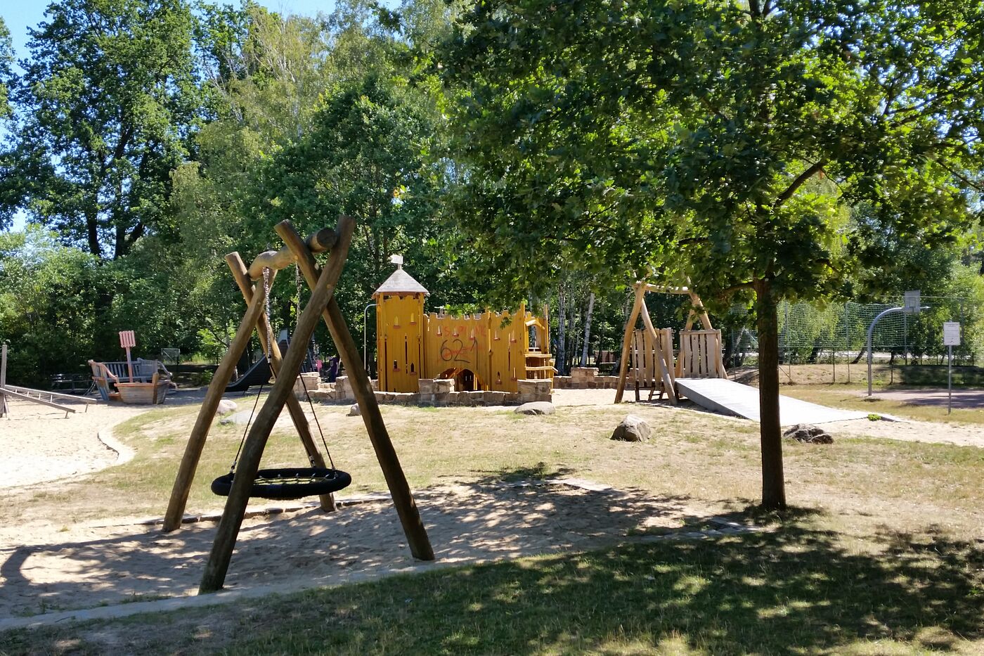 5 Spielplatz in Schönwalde.