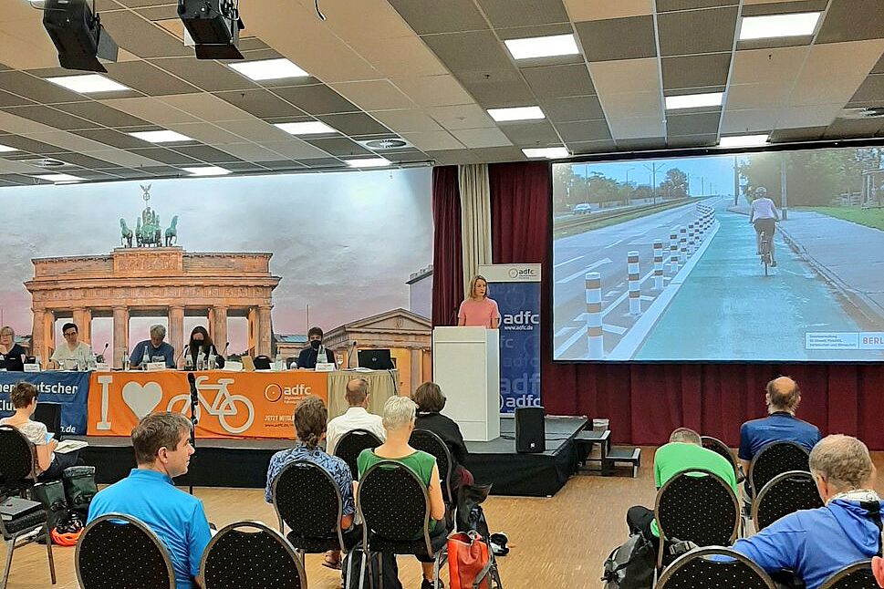 Mitgliederversammlung 2022 Einführende Worte von Staatssekretärin Dr. Meike Niedbal (SenUMVK) zur Umsetzung des Mobilitätsgesetzes