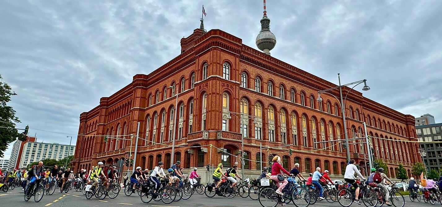 Design ohne Titel - 1 12.09. - Fahrraddemos zum Roten Rathaus