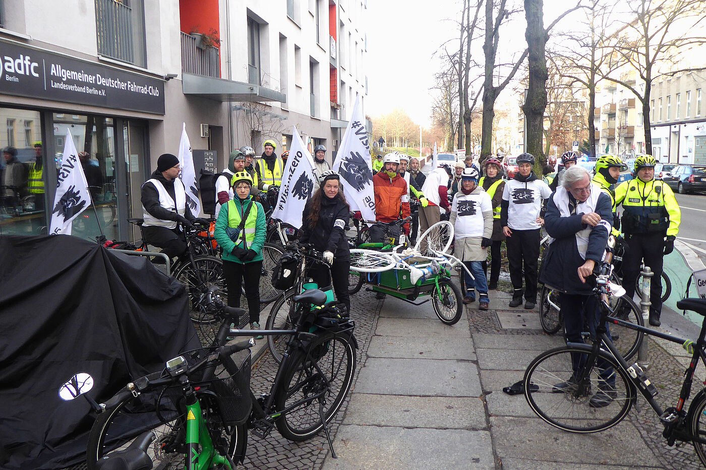Beginn der VisionZero-Demo am ADFC Velokiez für getöteten Radfahrer nach Spandau Beginn der VisionZero-Demo am ADFC Velokiez für getöteten Radfahrer nach Spandau