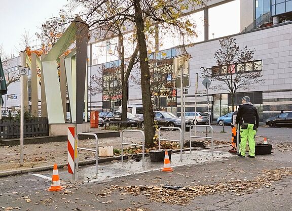 Fahrradbügel an Kreuzungsecken Bessere Sicht und mehr Platz fürs Rad: Fahrradbügel an Kreuzungsecken