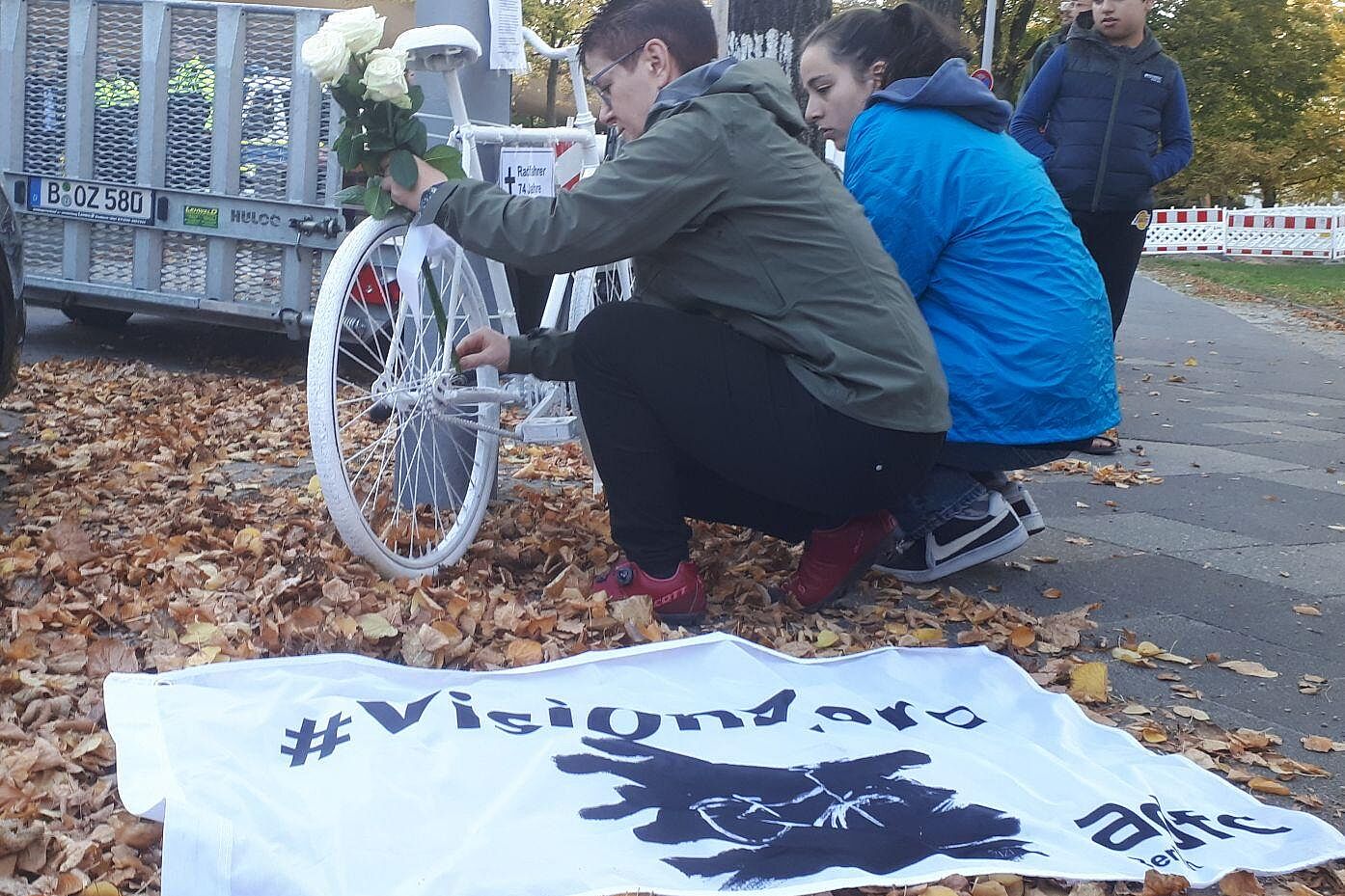 Geisterrad erinnert an getöteten Radfahrer in Wilmersdorf Geisterrad erinnert an getöteten Radfahrer in Wilmersdorf