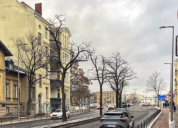 Saarstraße in Berlin Friedenau: aktuell noch mit eingeschränkter Tempo 30 Anordnung Tempo 30 Schild mit Zusatz "von 22 Uhr bis 6 Uhr" auf der Saarstraße in Berlin Friedenau