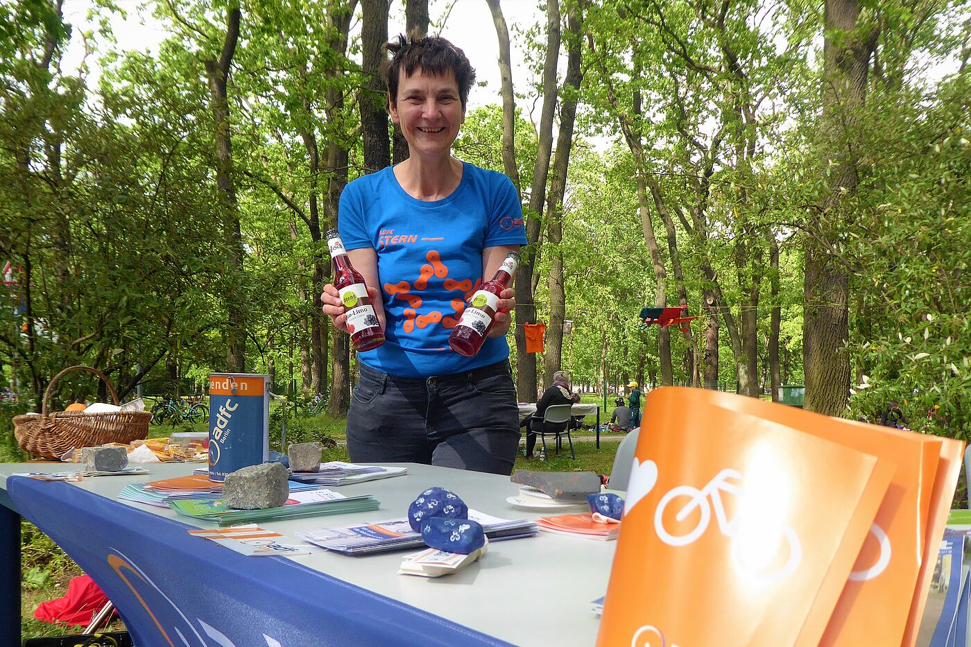 Katrin am ADFC Stand beim Frühlingsfest Wuhlheide