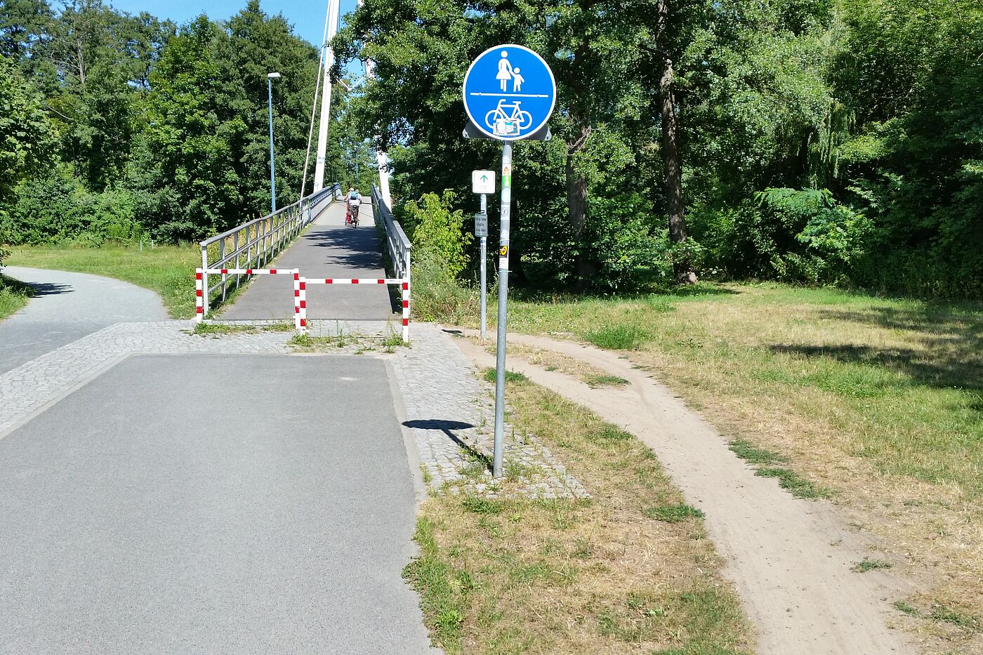 c1 Schikanen an der Brücke über den Aalemannkanal.