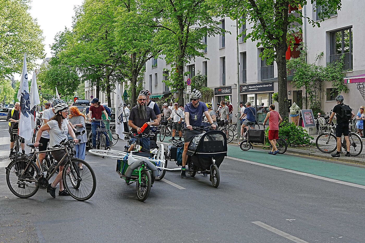 Geisterrad_2026-05-03_ChristophDuerschlag31.jpg Start der VisionZero-Demo am ADFC-Velokiez