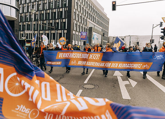 ADFC | Globaler Klimasstreik Mobilitätsgesetz jetzt umsetzen! Der ADFC demonstriert für die Verkehrswende auf dem Globalen Klimastreik im März 2024
