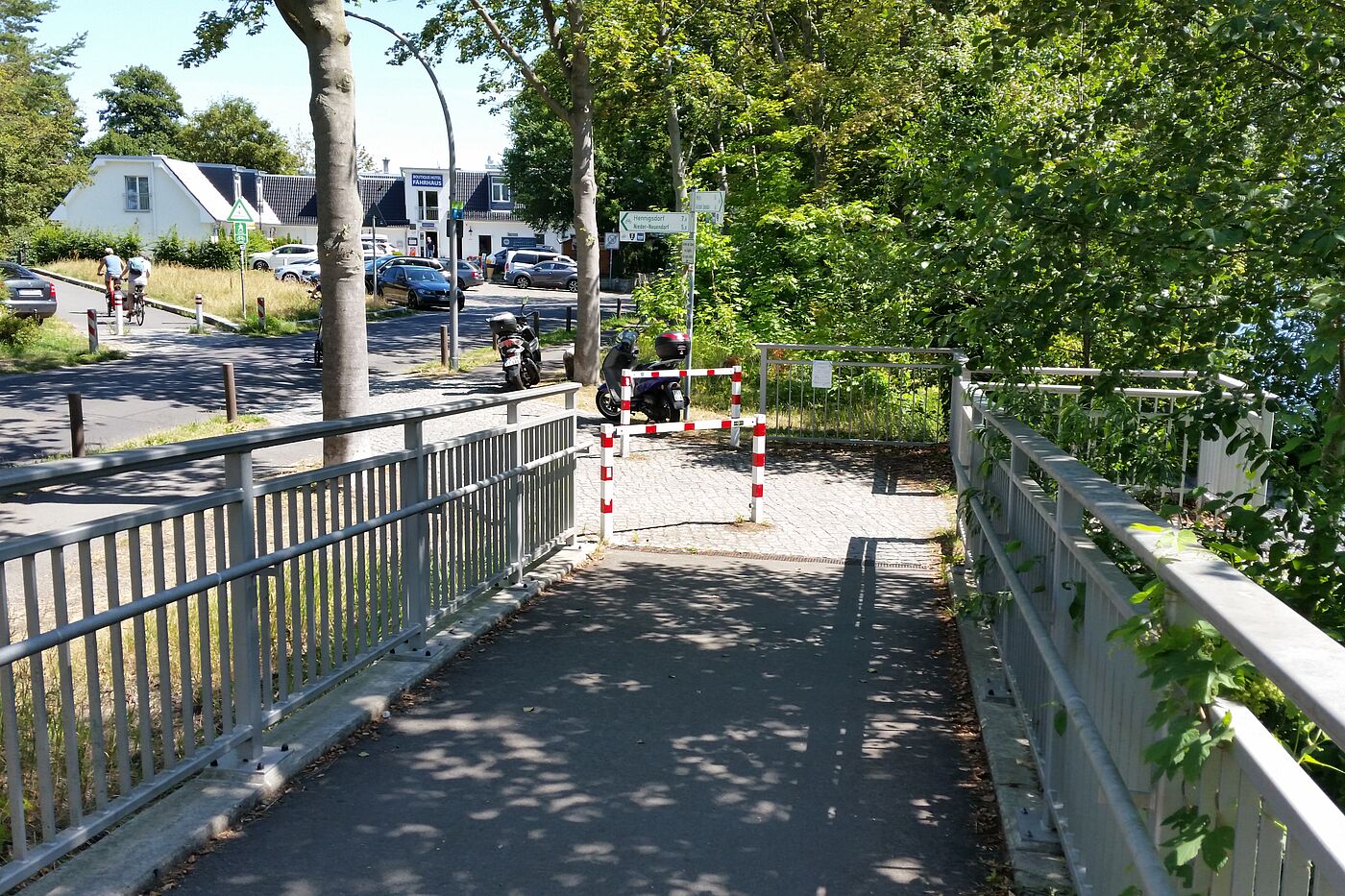 c2 Schikanen an der Brücke über den Aalemannkanal.