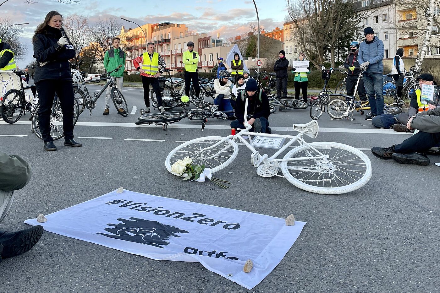 Mahnwache für getöteten Radfahrer in Spandau Mahnwache für getöteten Radfahrer in Spandau