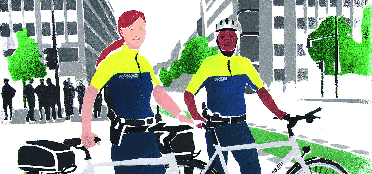 Polizeistaffel Ist auch die Polizei auf dem Fahrrad unterwegs, hat das gleich mehrere Vorteile. So setzt die Stadt ein sichtbares Zeichen dafür, dass Radfahrende für sie ernstzunehmende Verkehrsteilnehmende sind. Die Beamt:innen profitieren dadurch, dass sie in der Praxis nun die Perspektive Jener einnehmen, die sie schützen sollen. Sie sind zudem näher dran am Menschen,weil sie nicht von der Karosserie eines Streifenwagens verdeckt werden.
