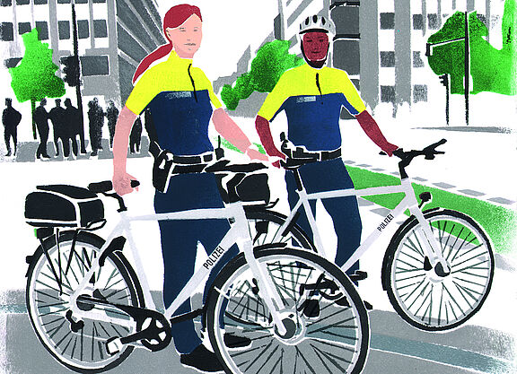 Polizeistaffel Ist auch die Polizei auf dem Fahrrad unterwegs, hat das gleich mehrere Vorteile. So setzt die Stadt ein sichtbares Zeichen dafür, dass Radfahrende für sie ernstzunehmende Verkehrsteilnehmende sind. Die Beamt:innen profitieren dadurch, dass sie in der Praxis nun die Perspektive Jener einnehmen, die sie schützen sollen. Sie sind zudem näher dran am Menschen,weil sie nicht von der Karosserie eines Streifenwagens verdeckt werden.