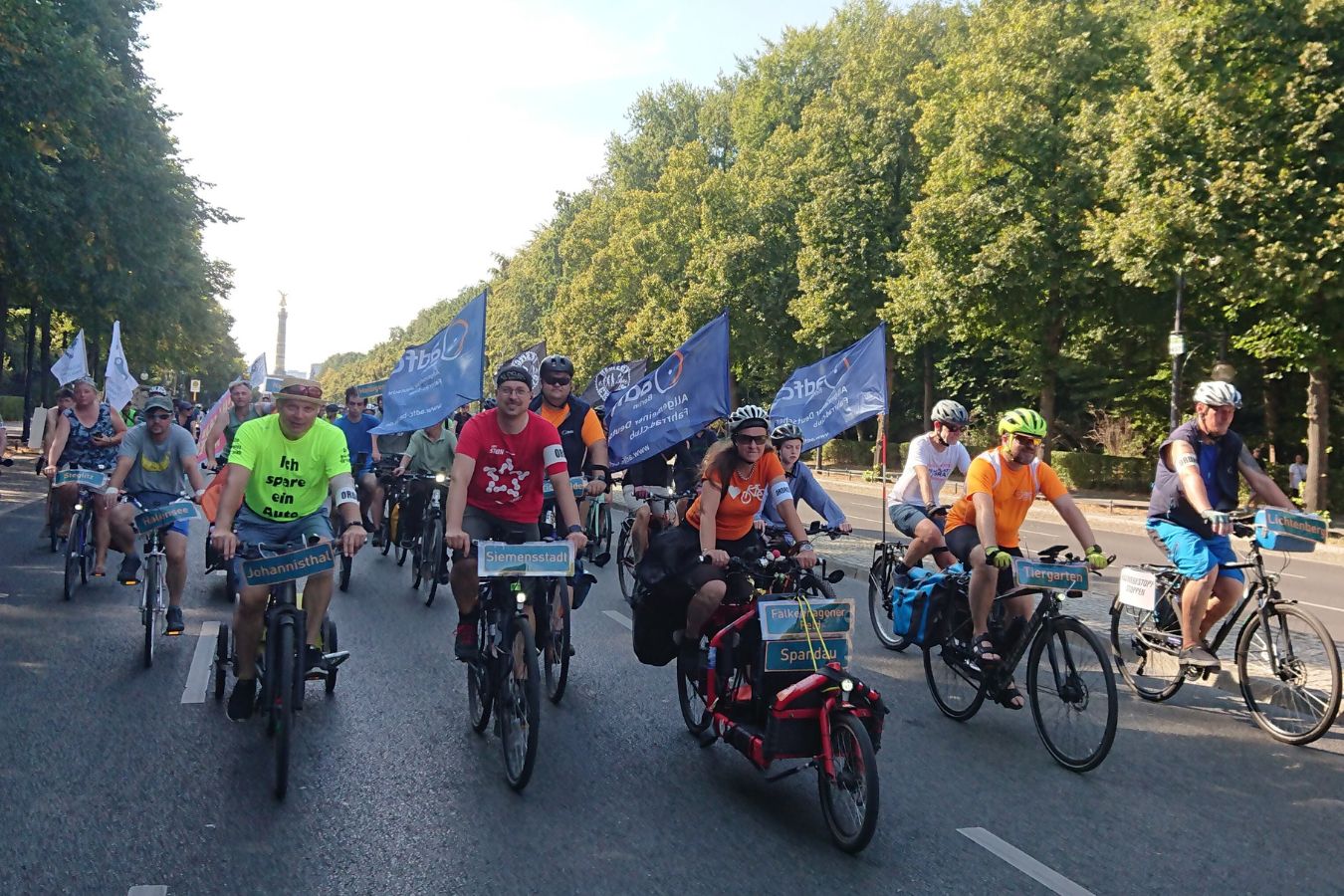 Radwegestopp? Nicht mit uns!“-Demo am 8. September mit 3.000 Teilnehmer:innen. Radwegestopp? Nicht mit uns!“-Demo am 8. September mit 3.000 Teilnehmer:innen.