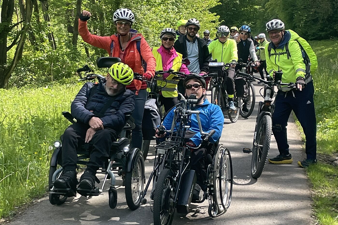Inklusive Teilnehmer während der Fahrt