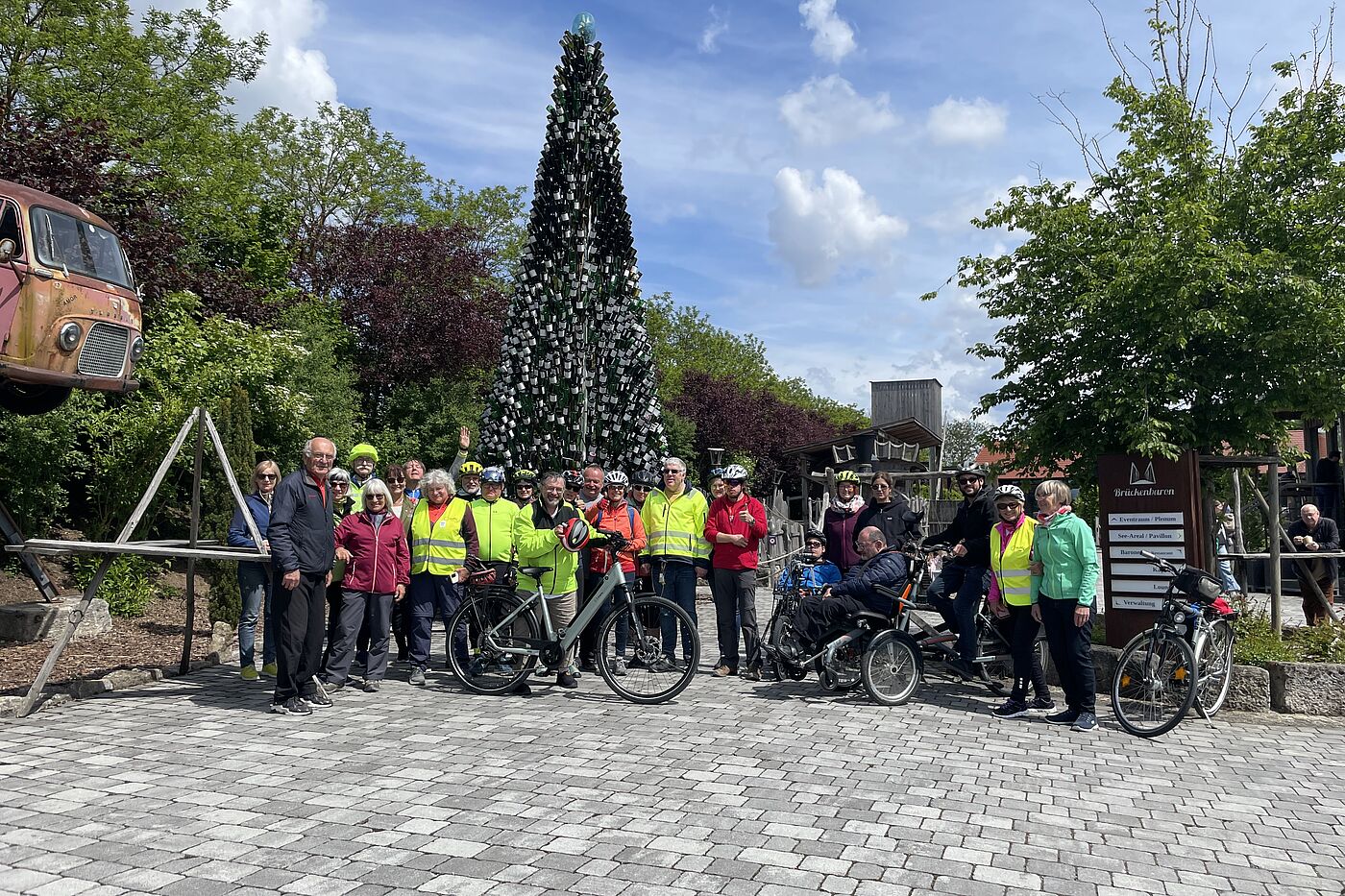 Gruppenbild aller Teilnehmer der inklusiven Gruppe 