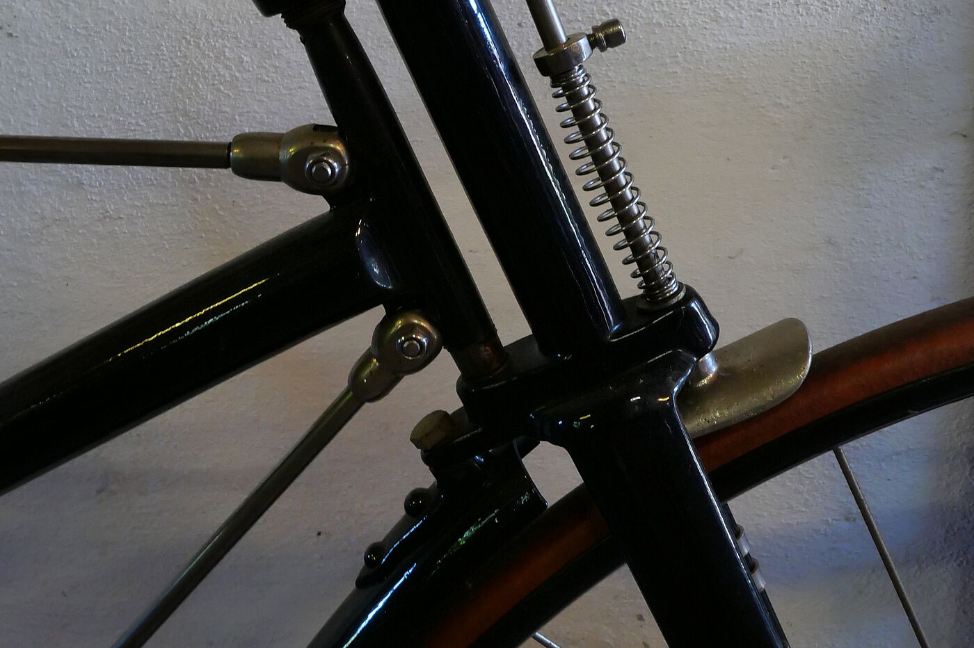 Detail von Vorderradbremse an einem historischen Fahrrad