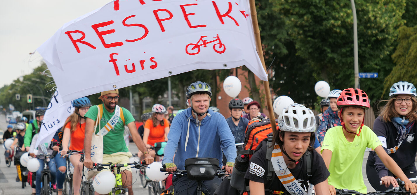 jufafe 2019 Raddemo Mehr Respekt Zum Abschluss jedes jufafes gibt es eine Fahrrad-Demo.