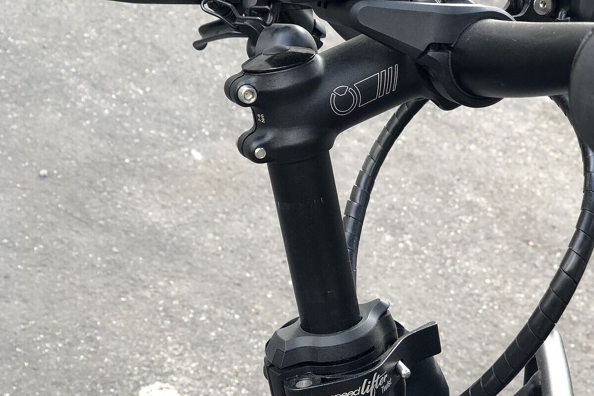 Nahaufnahme eines höhenverstellbaren Vorbaus von der Firma bySchulz.